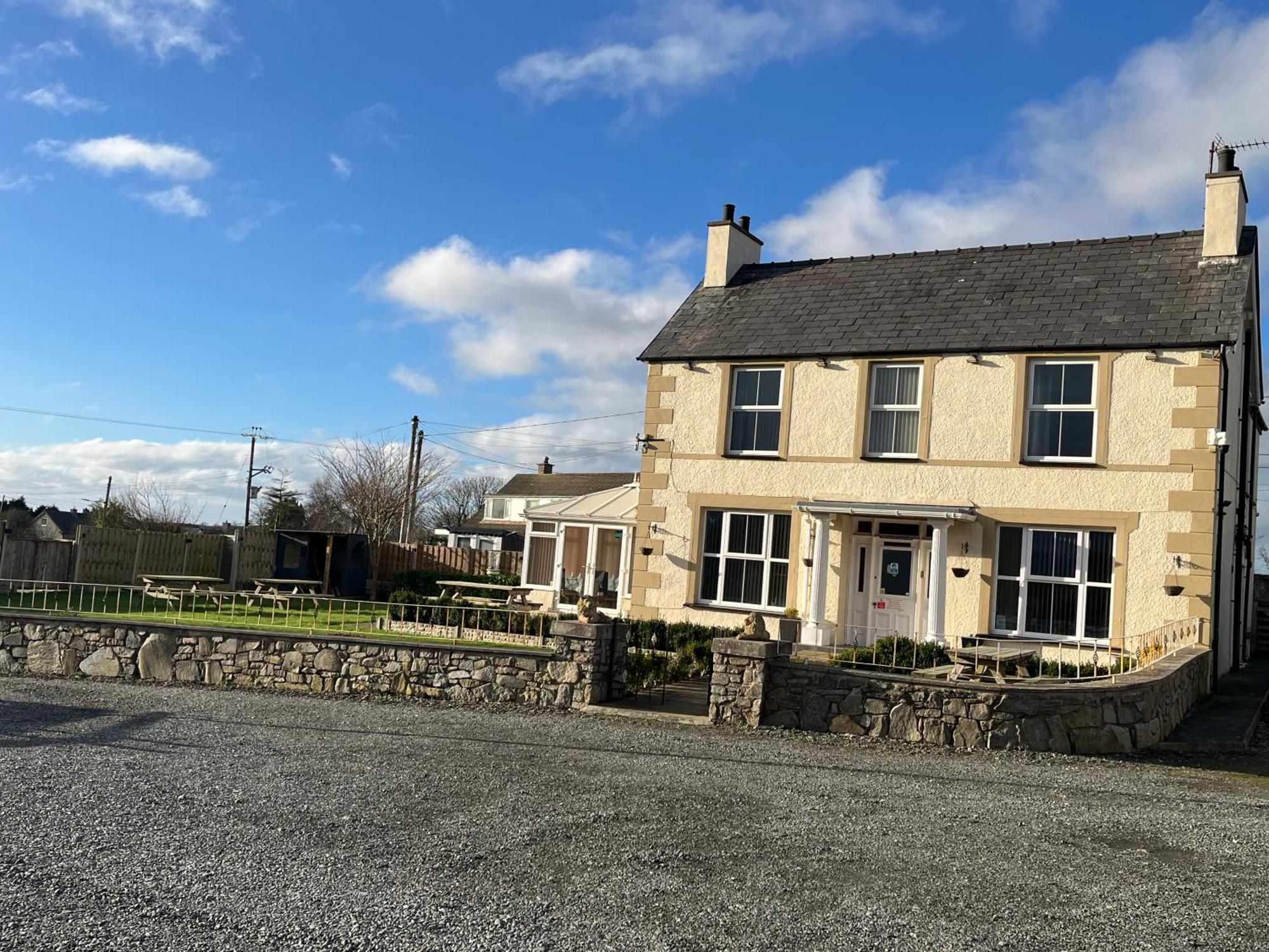 Taldrwst Farmhouse Guest House Dwyran Exterior photo