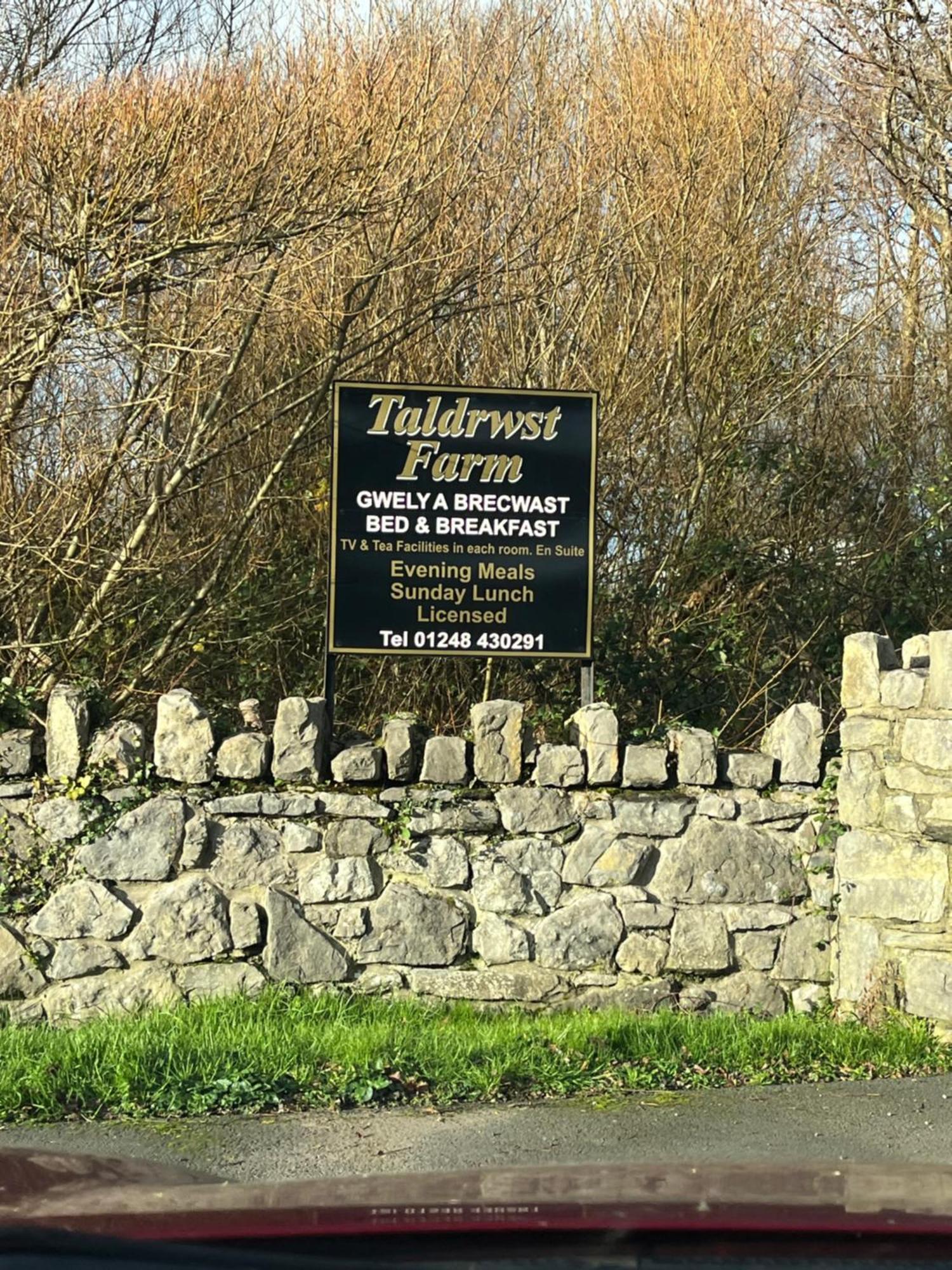 Taldrwst Farmhouse Guest House Dwyran Exterior photo