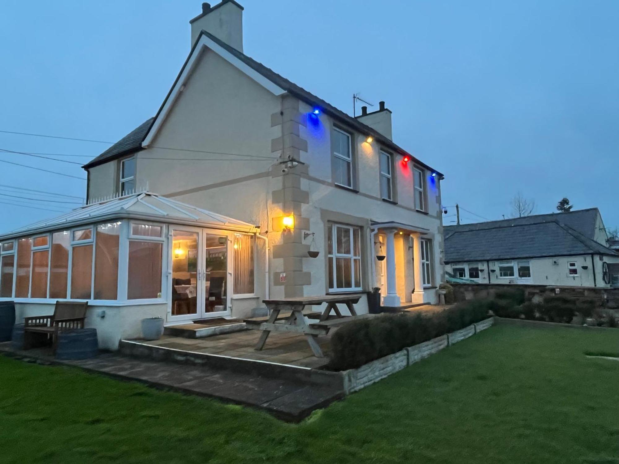 Taldrwst Farmhouse Guest House Dwyran Exterior photo