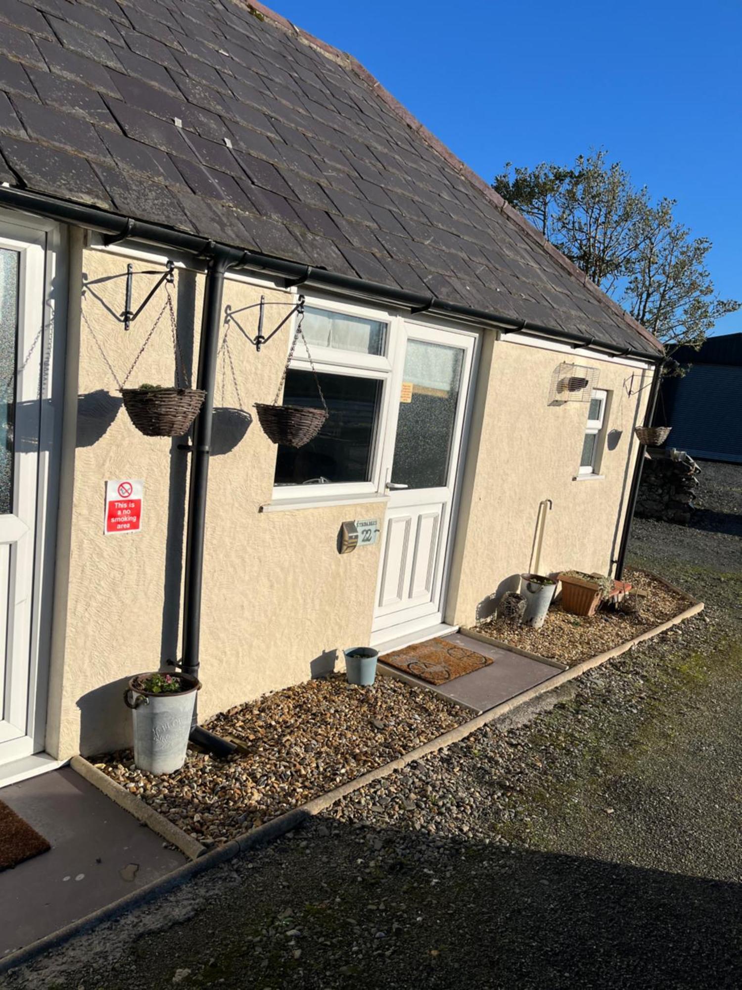 Taldrwst Farmhouse Guest House Dwyran Exterior photo